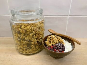 Knasende granola med kanel